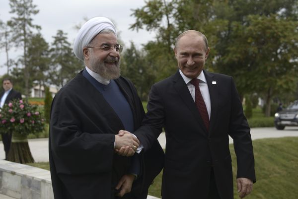 Россия и Иран могут отказаться от доллара в двусторонней торговле